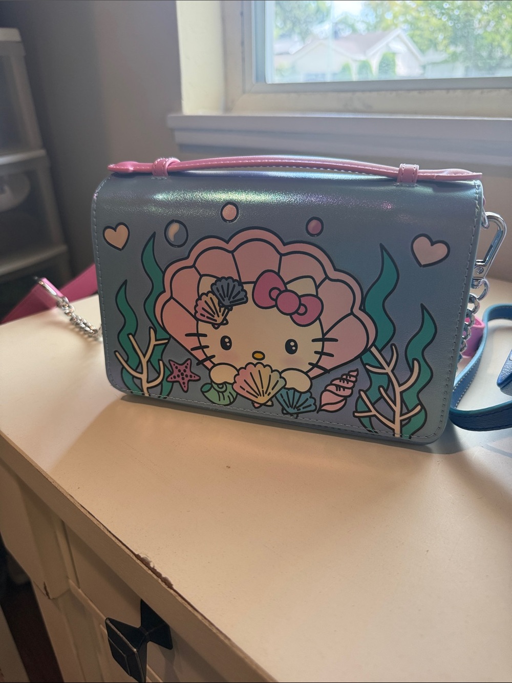 Hello Kitty Seashell Crossbody Bag and Matching Wallet - Blue & Pink